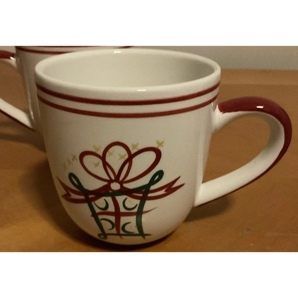 Set‎ Of 4 Pier 1 Earthenware Christmas Present Coffee Mugs
